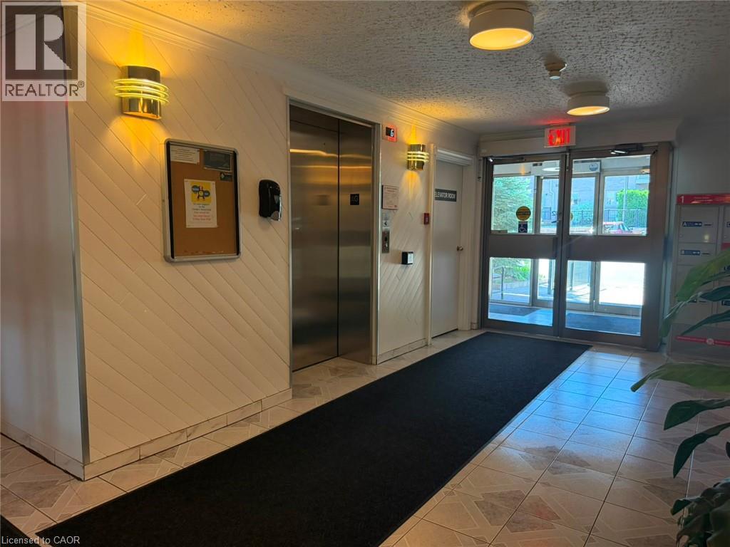 3050 Pinemeadow Drive Unit# 30, Burlington, Ontario  L7M 3X5 - Photo 3 - 40831279