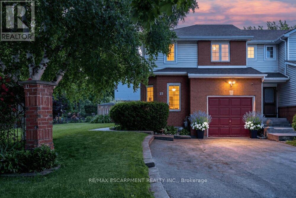 37 Walker Court, Grimsby, Ontario  L3M 5J5 - Photo 4 - X13474502