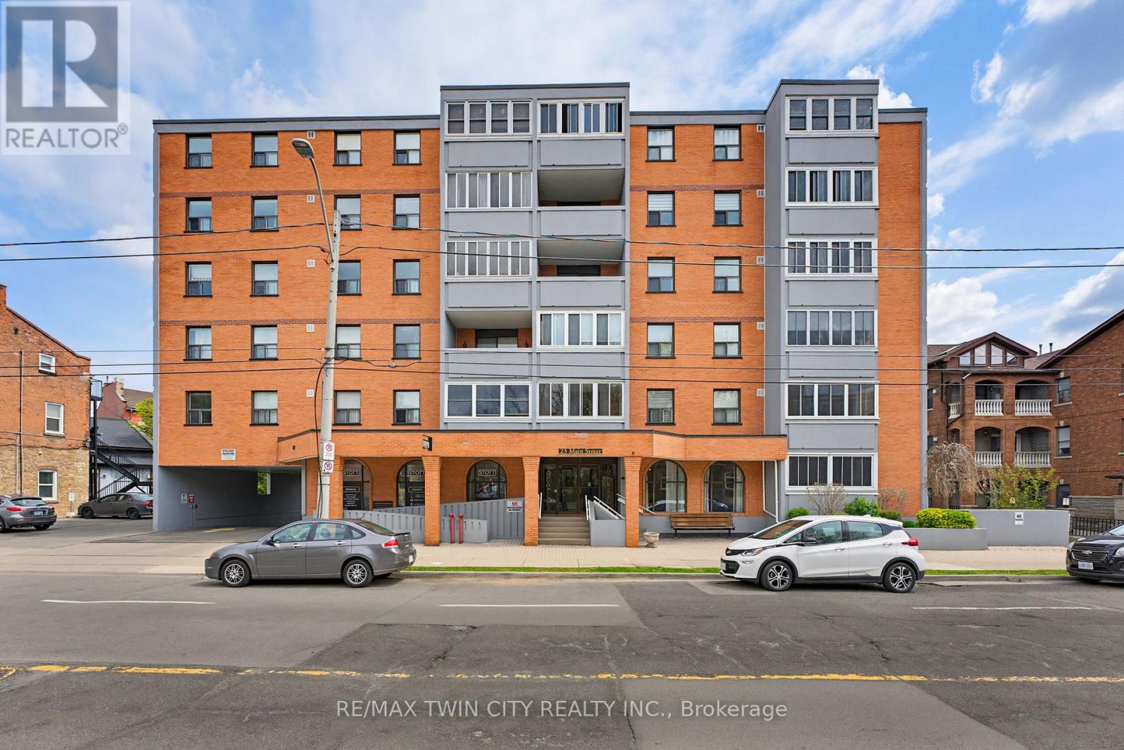 203 - 23 Main Street, Hamilton, Ontario  L9H 2P7 - Photo 2 - X13474514