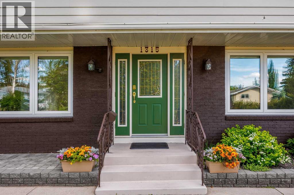 1315 Lake Michigan Crescent Se, Calgary, Alberta  T2J 3E9 - Photo 4 - A2298177