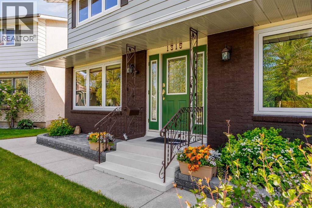 1315 Lake Michigan Crescent Se, Calgary, Alberta  T2J 3E9 - Photo 3 - A2298177