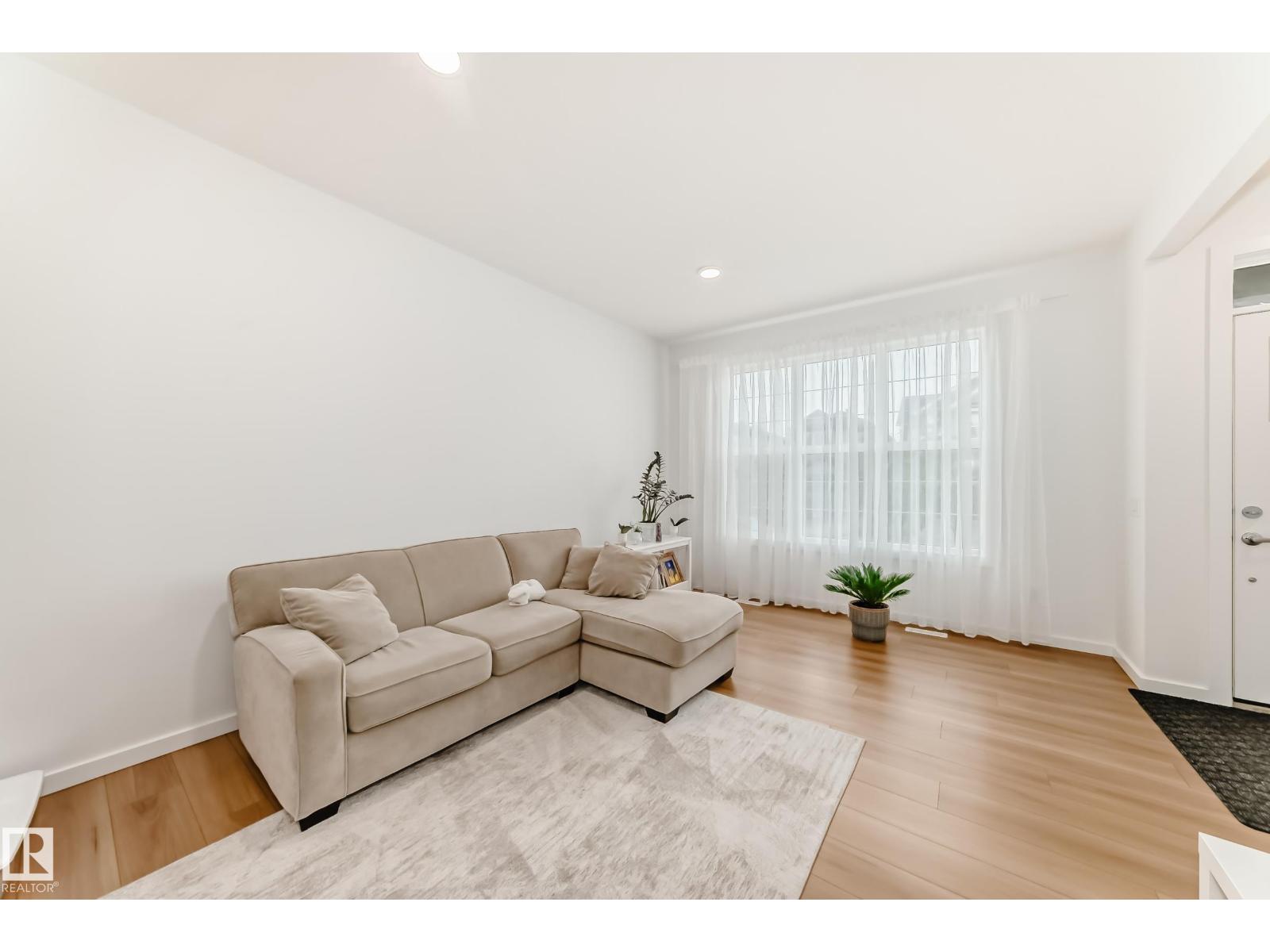 8129 226a Street NW NW, Edmonton, Alberta  T5T 7S8 - Photo 2 - E4493591