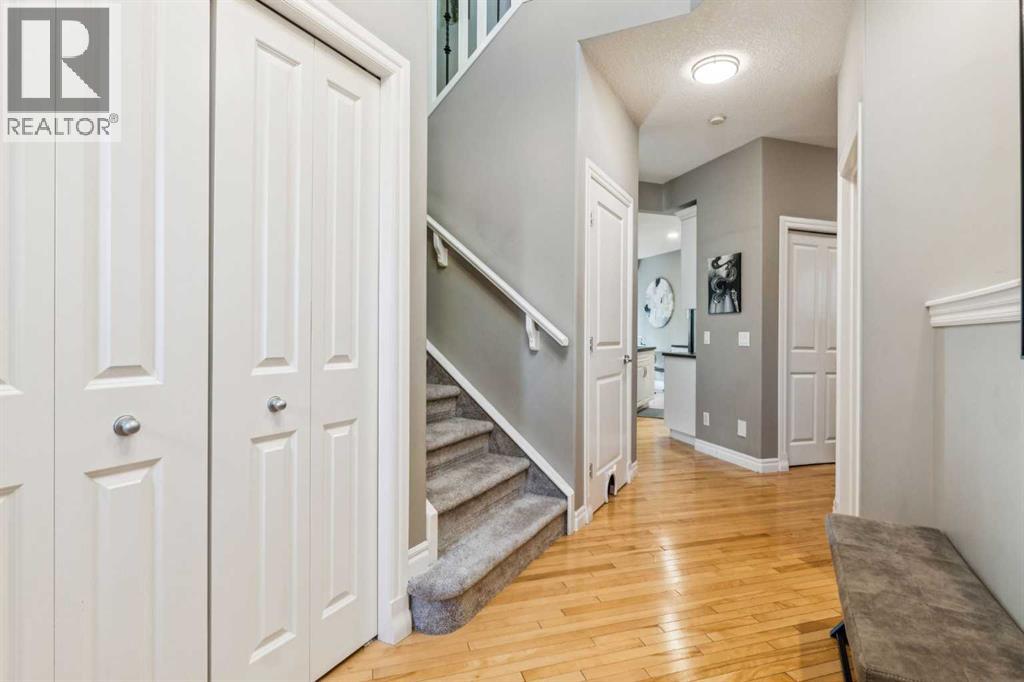 58 Cougar Plateau Way SW, Calgary, Alberta  T3H 5S5 - Photo 4 - A2322134