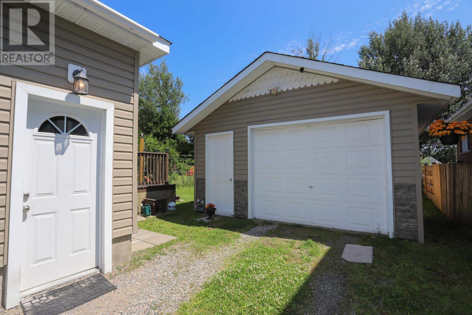 560 Sherbourne St, Sault Ste. Marie, Ontario P6C 3X7 - Photo 3 - SM261537
