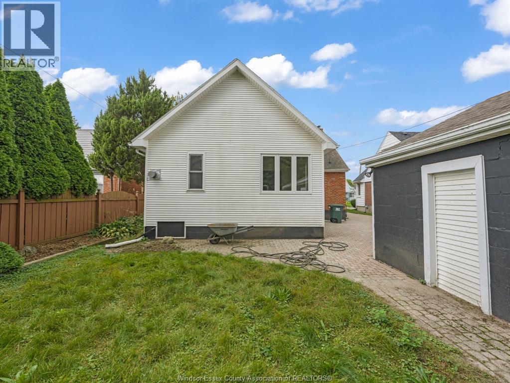 2584 Chilver, Windsor, Ontario  N8W 2V9 - Photo 6 - 26014816