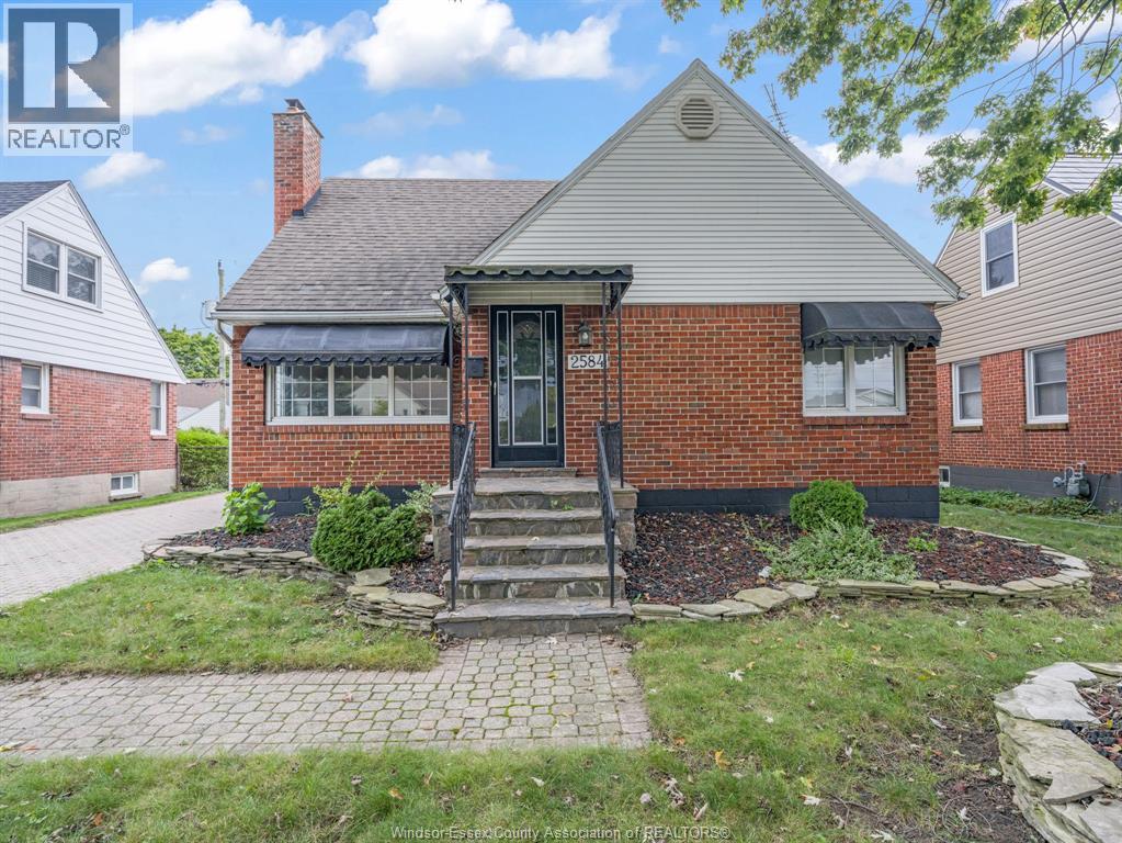 2584 Chilver, Windsor, Ontario  N8W 2V9 - Photo 2 - 26014816