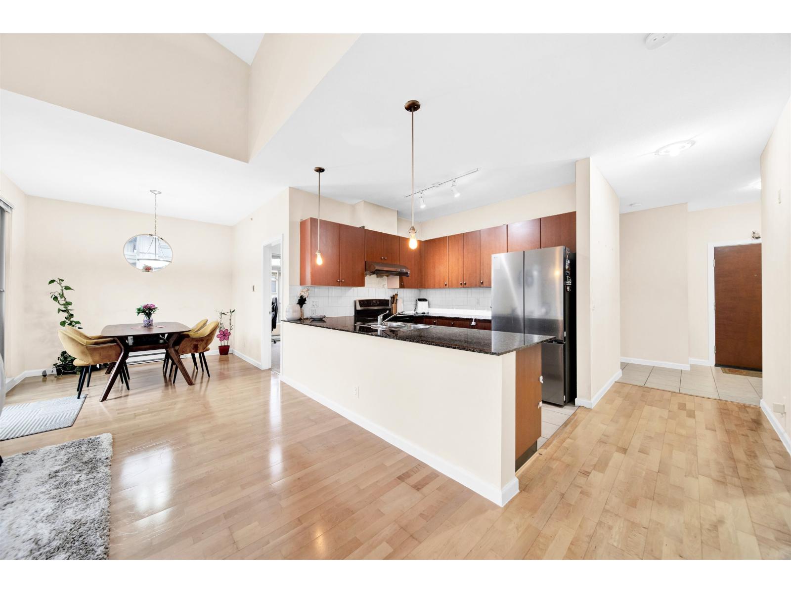 419 15385 101a Avenue, Surrey, British Columbia  V3R 0B4 - Photo 11 - R3138295