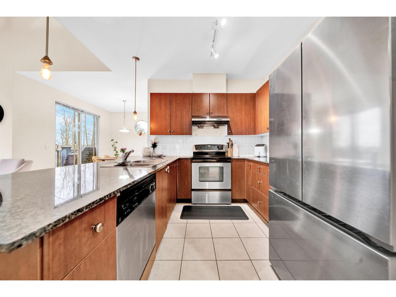 419 15385 101a Avenue, Surrey, British Columbia  V3R 0B4 - Photo 12 - R3138295