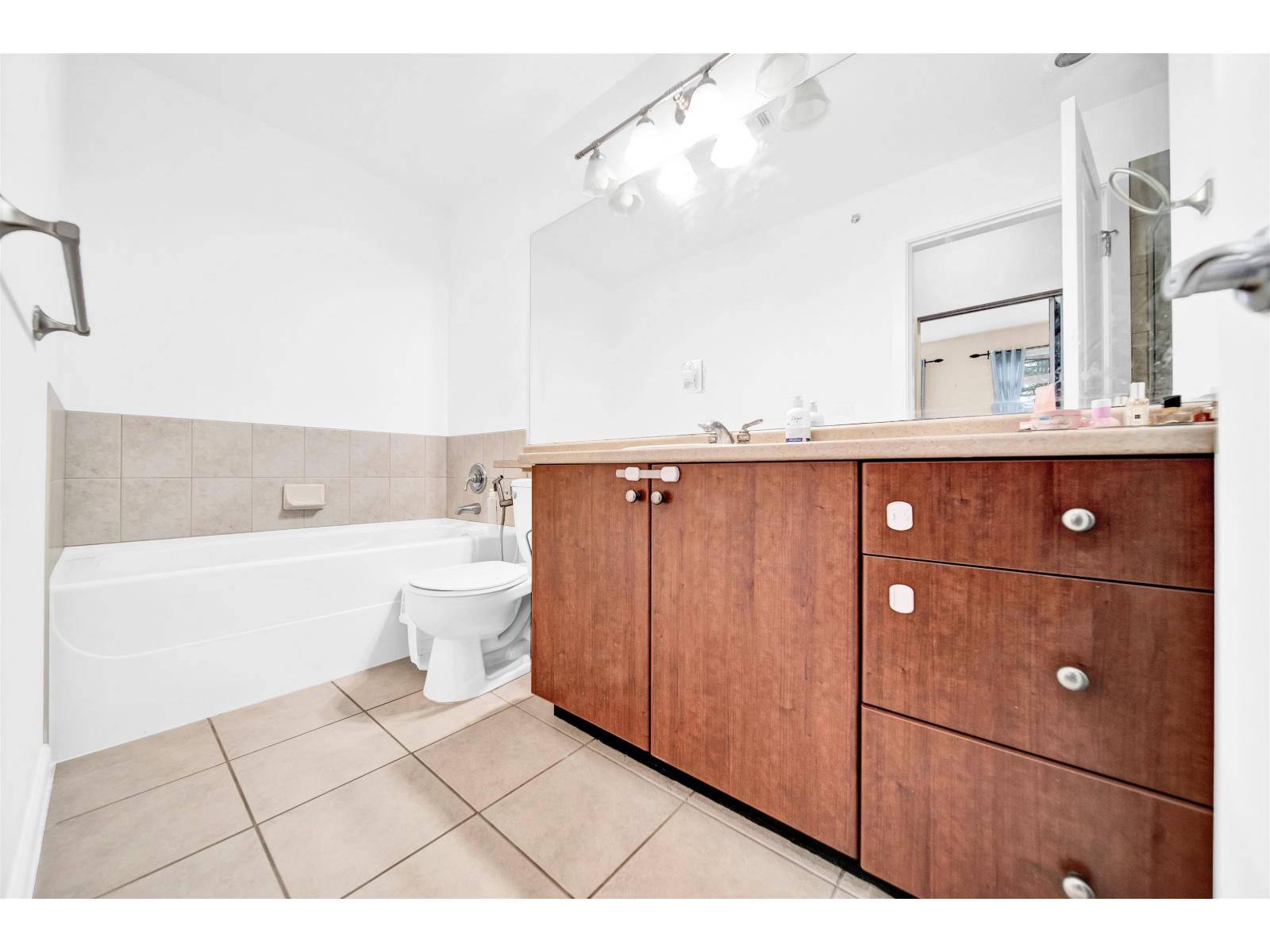 419 15385 101a Avenue, Surrey, British Columbia  V3R 0B4 - Photo 16 - R3138295