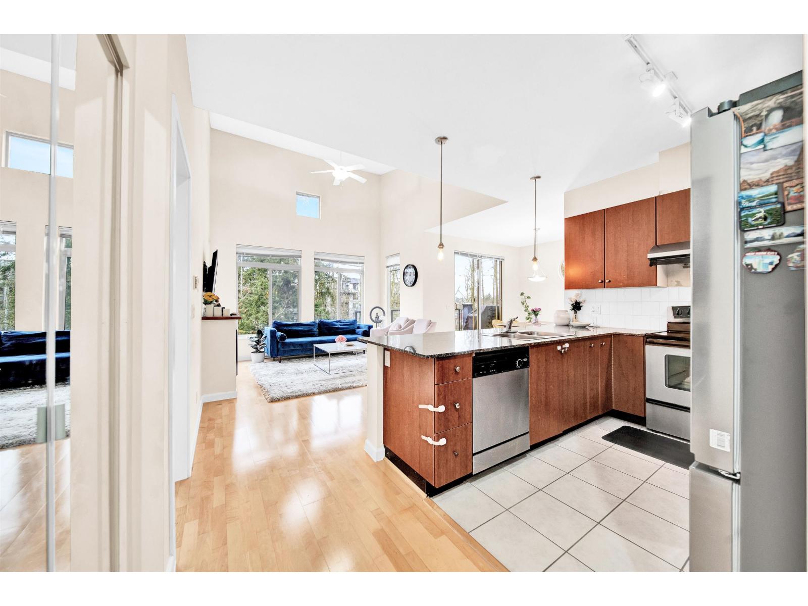 419 15385 101a Avenue, Surrey, British Columbia  V3R 0B4 - Photo 9 - R3138295