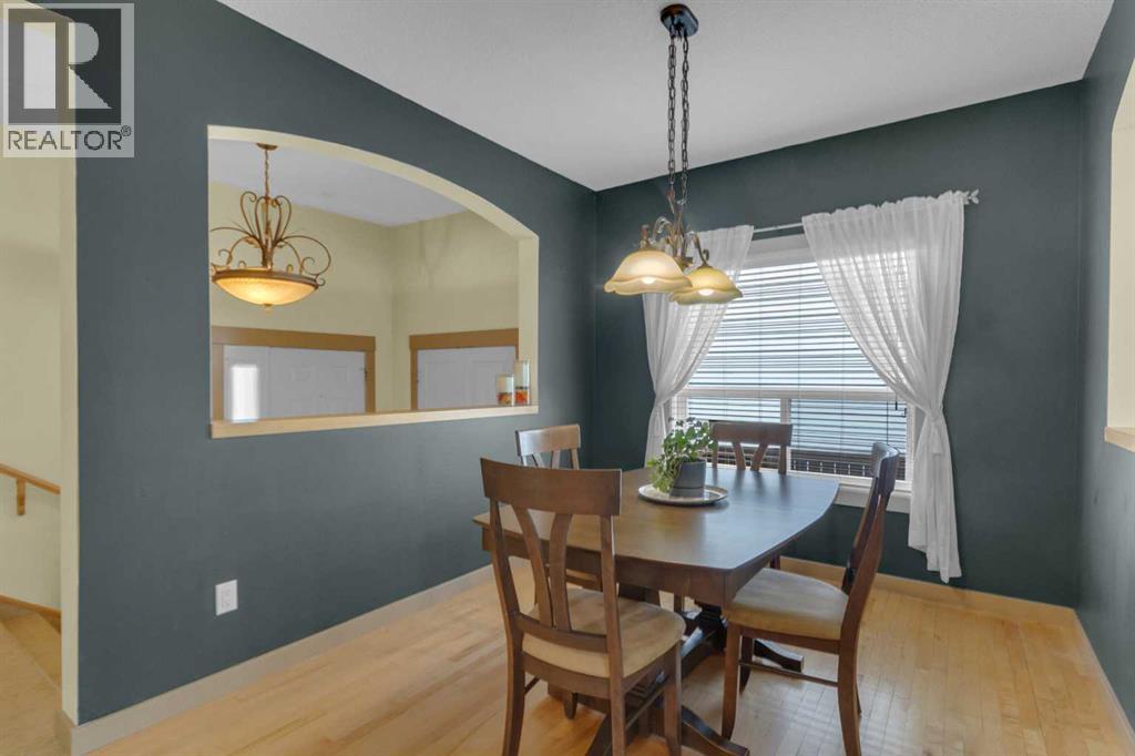 8 Elmont Court Sw, Calgary, Alberta  T3H 5Z8 - Photo 6 - A2314670