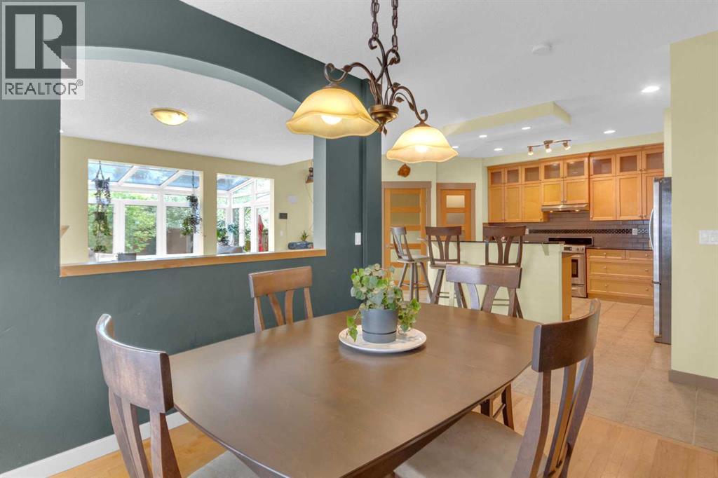 8 Elmont Court Sw, Calgary, Alberta  T3H 5Z8 - Photo 7 - A2314670