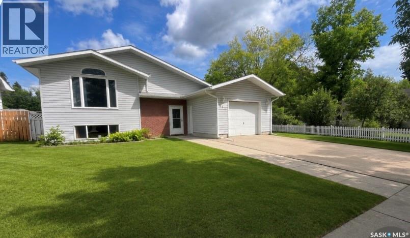 414 1st Street E, Meadow Lake, Saskatchewan  S9X 1E9 - Photo 2 - SK040272