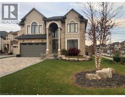 4 RAPHAEL Court, Hamilton, Ontario