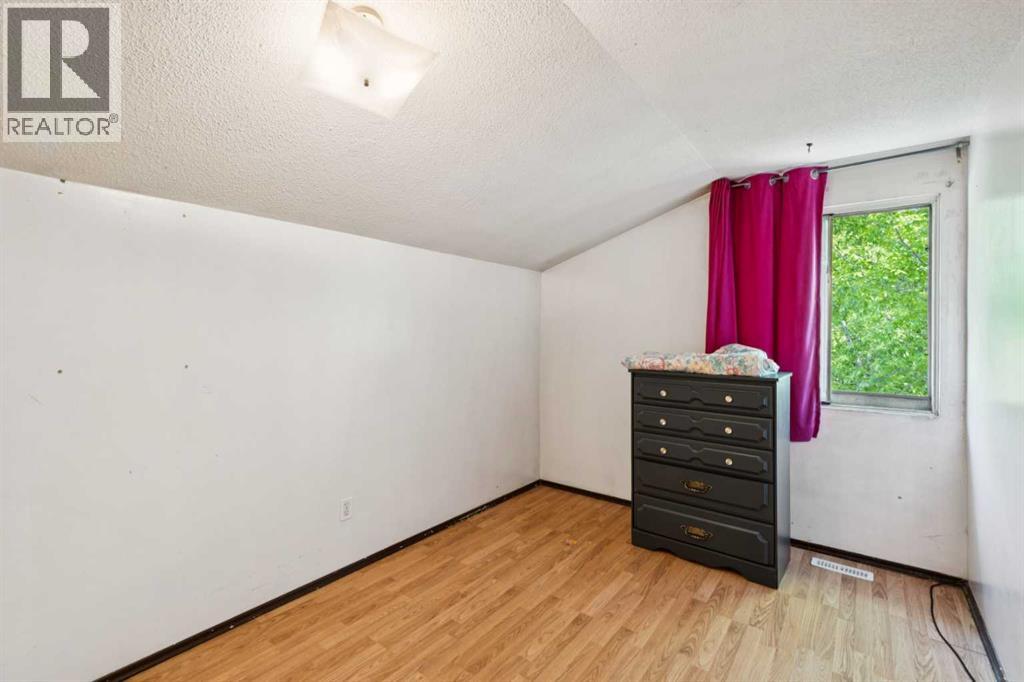 2030 39 Street SE, Calgary, Alberta  T2B 1A5 - Photo 9 - A2319498