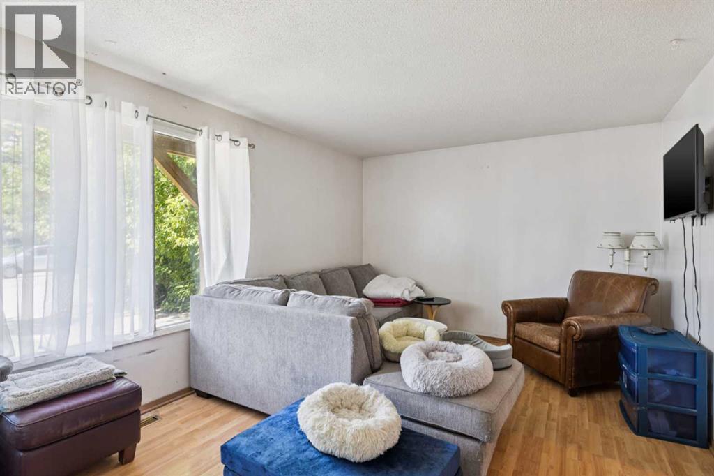 2030 39 Street SE, Calgary, Alberta  T2B 1A5 - Photo 6 - A2319498