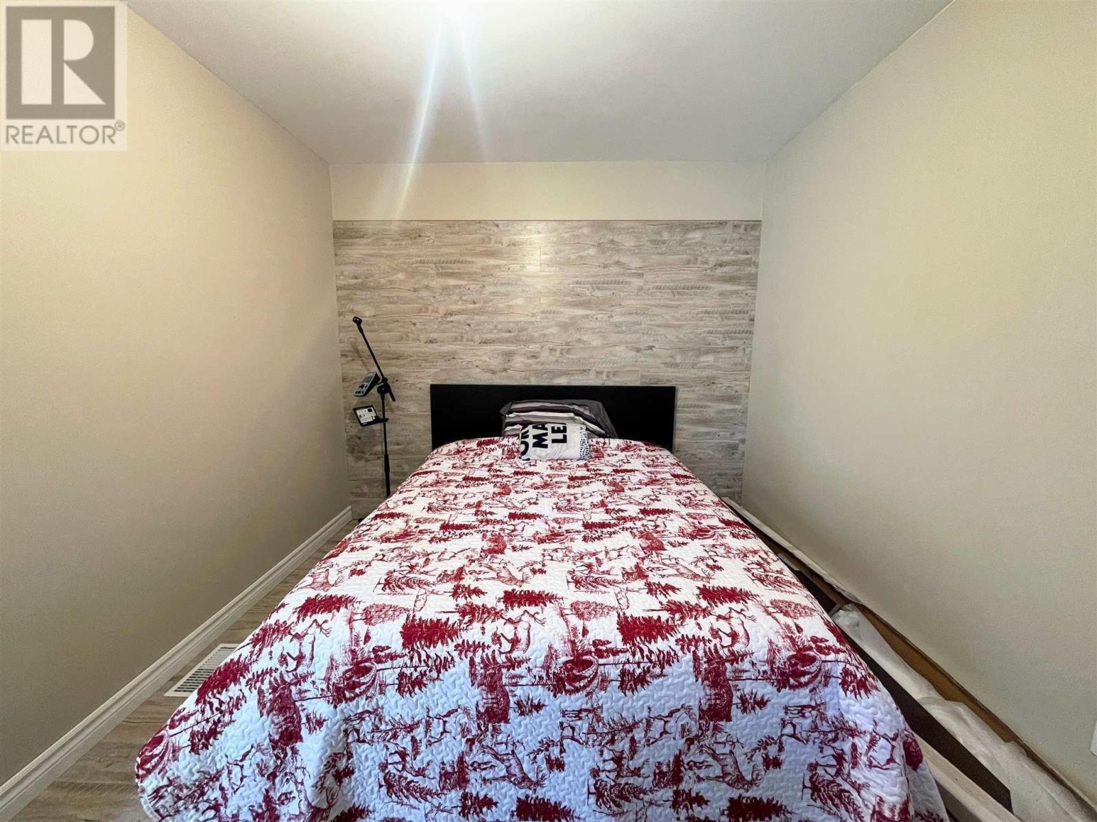 2 Essa Pl, Manitouwadge, Ontario  P0T 2C0 - Photo 11 - TB2601625