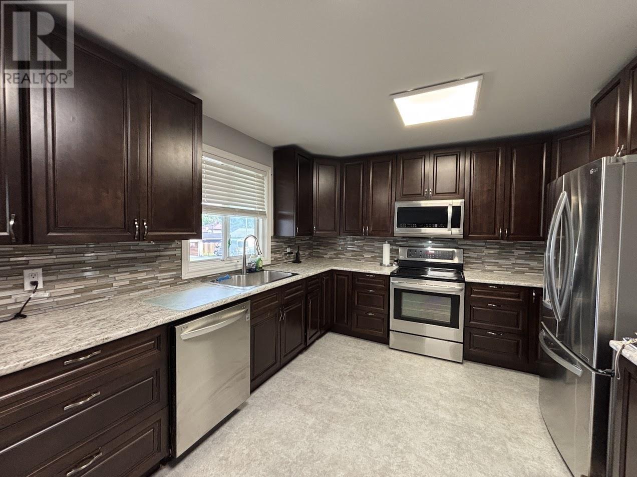 2 Essa Pl, Manitouwadge, Ontario  P0T 2C0 - Photo 3 - TB2601625