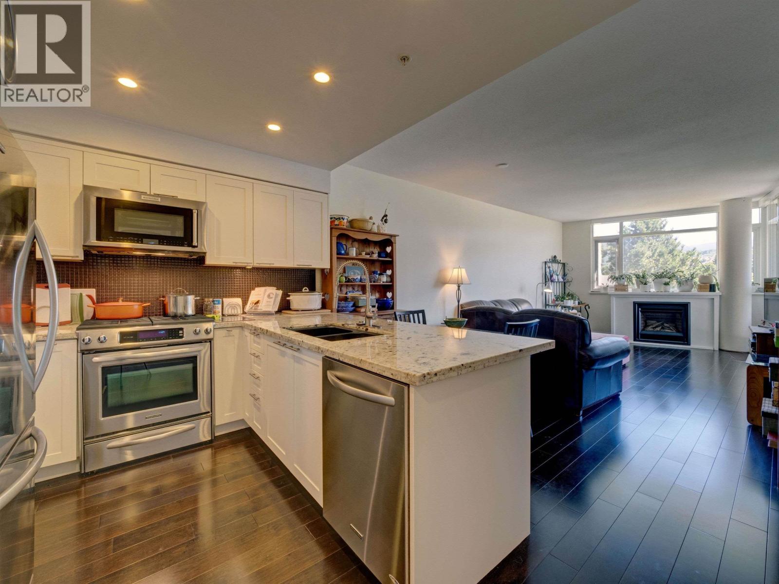 307 5725 Teredo Street, Sechelt, British Columbia  V7Z 0J2 - Photo 4 - R3138284