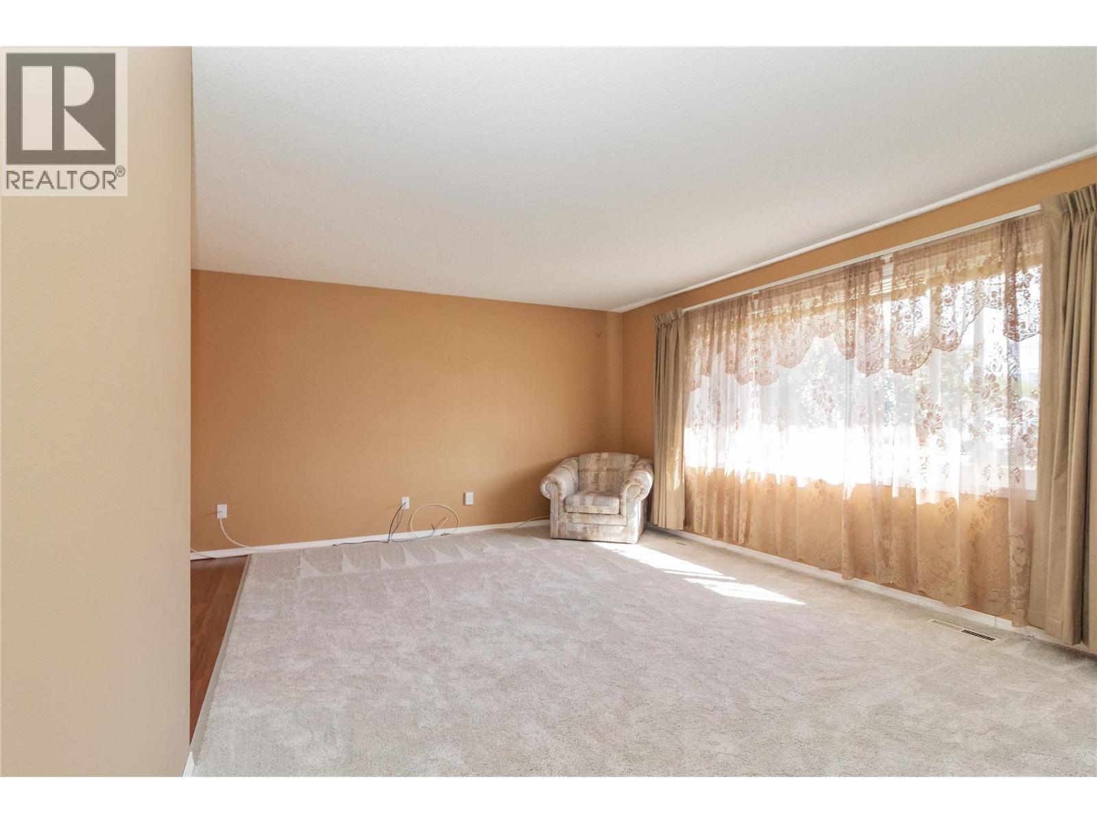 750 Falkirk Road, Kelowna, British Columbia  V1X 1R1 - Photo 10 - 10392277