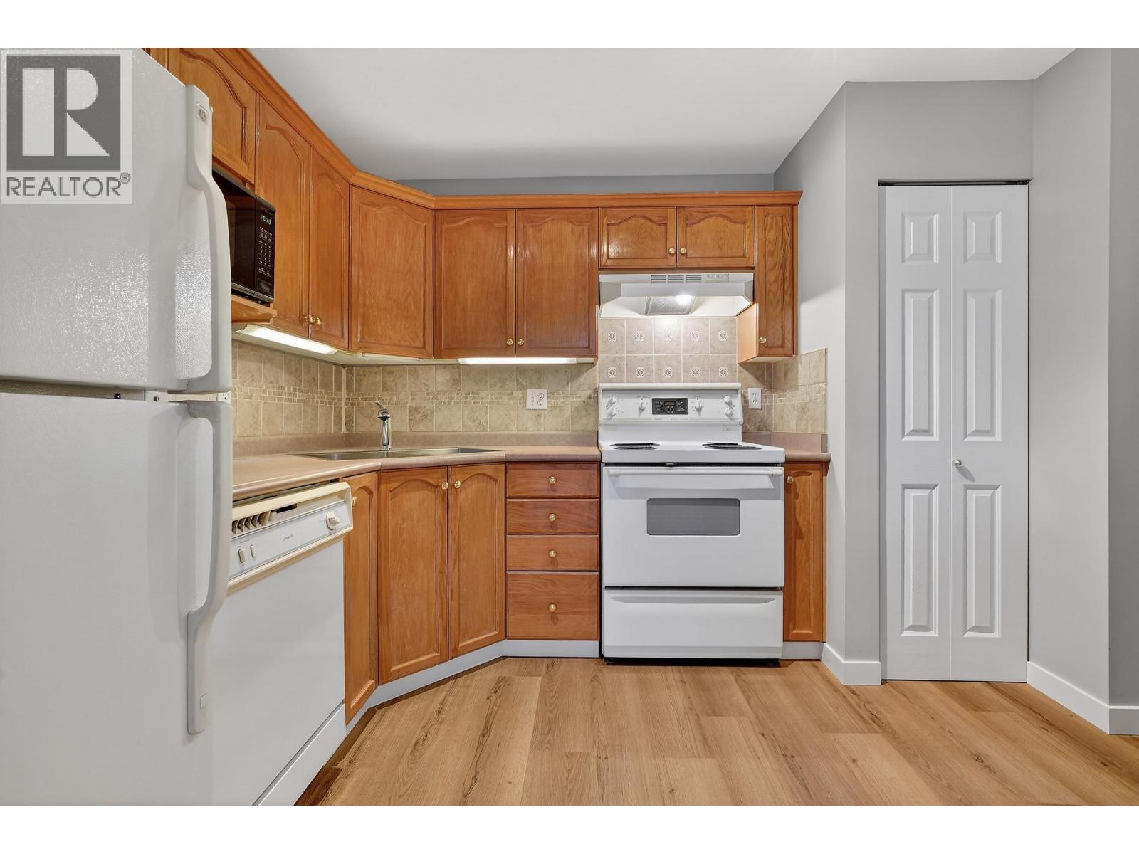 401 301 Maude Road, Port Moody, British Columbia  V3H 5B1 - Photo 4 - R3090736