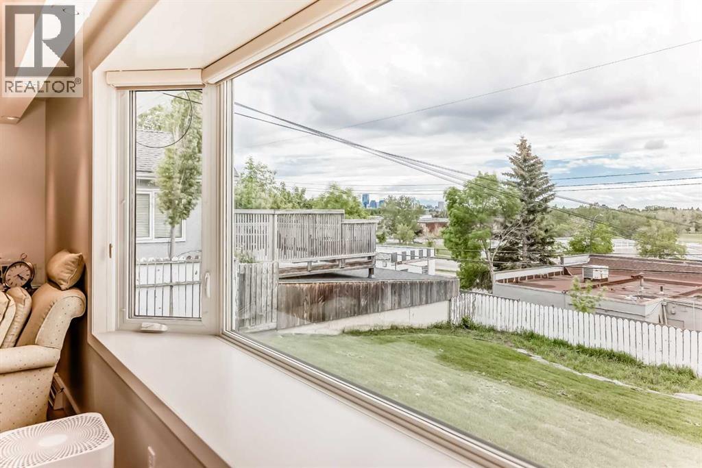 35 Collingwood Place NW, Calgary, Alberta  T2L 0R1 - Photo 4 - A2320906