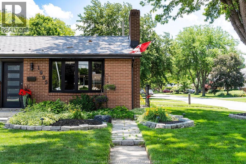 1995 Labelle, Windsor, Ontario  N9E 1B5 - Photo 2 - 26014771