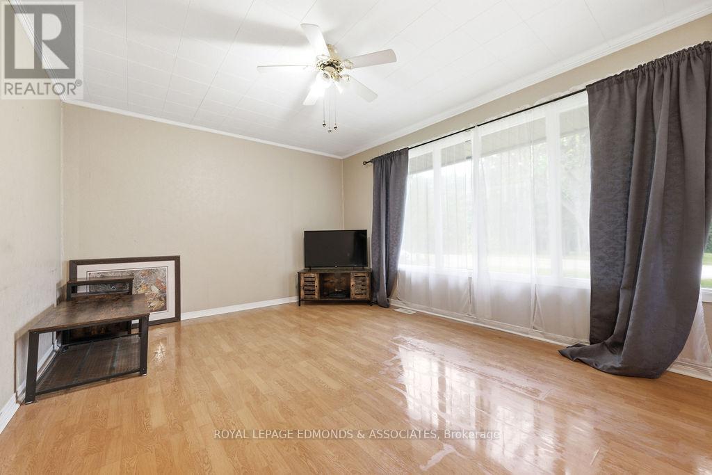 27 Achray Road, Laurentian Valley, Ontario  K8A 6L1 - Photo 12 - X13475282