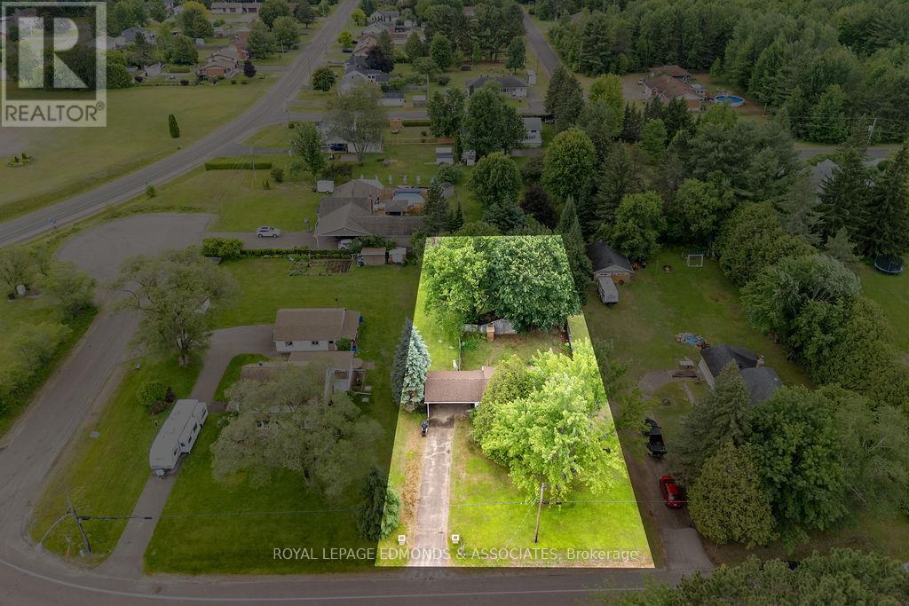 27 Achray Road, Laurentian Valley, Ontario  K8A 6L1 - Photo 4 - X13475282