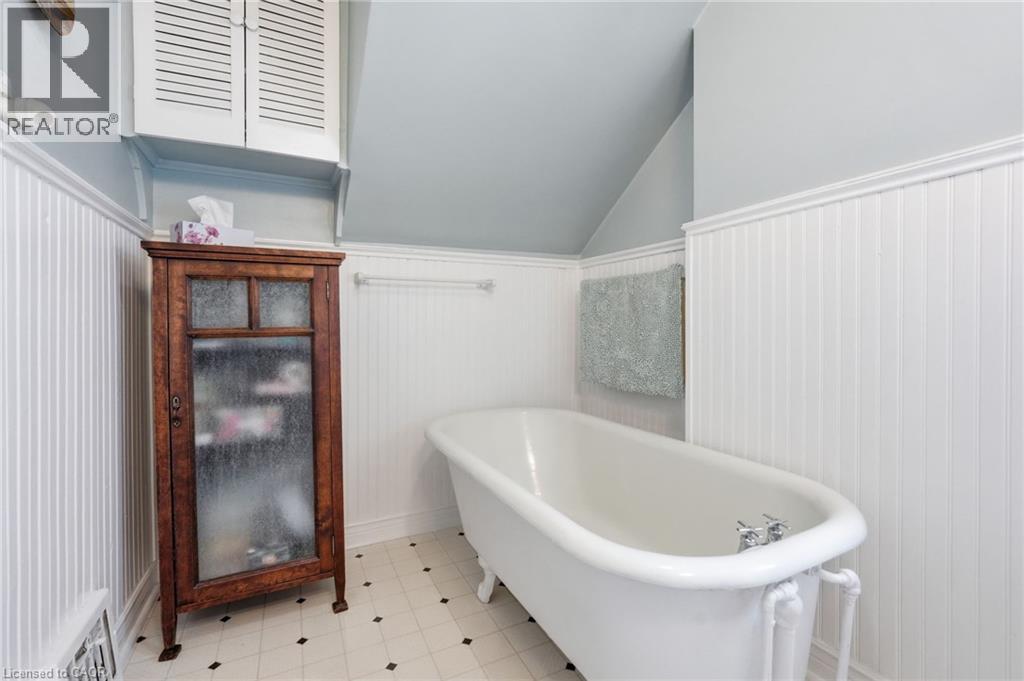 16 Connaught Avenue N, Hamilton, Ontario  L8L 6Y7 - Photo 37 - 40838939