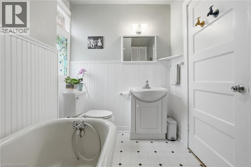 16 Connaught Avenue N, Hamilton, Ontario  L8L 6Y7 - Photo 35 - 40838939