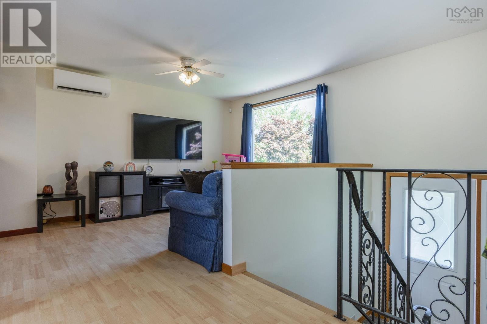 4 Reagh Avenue Avenue, Middleton, Nova Scotia B0S 1P0 - Photo 3 - 202613297