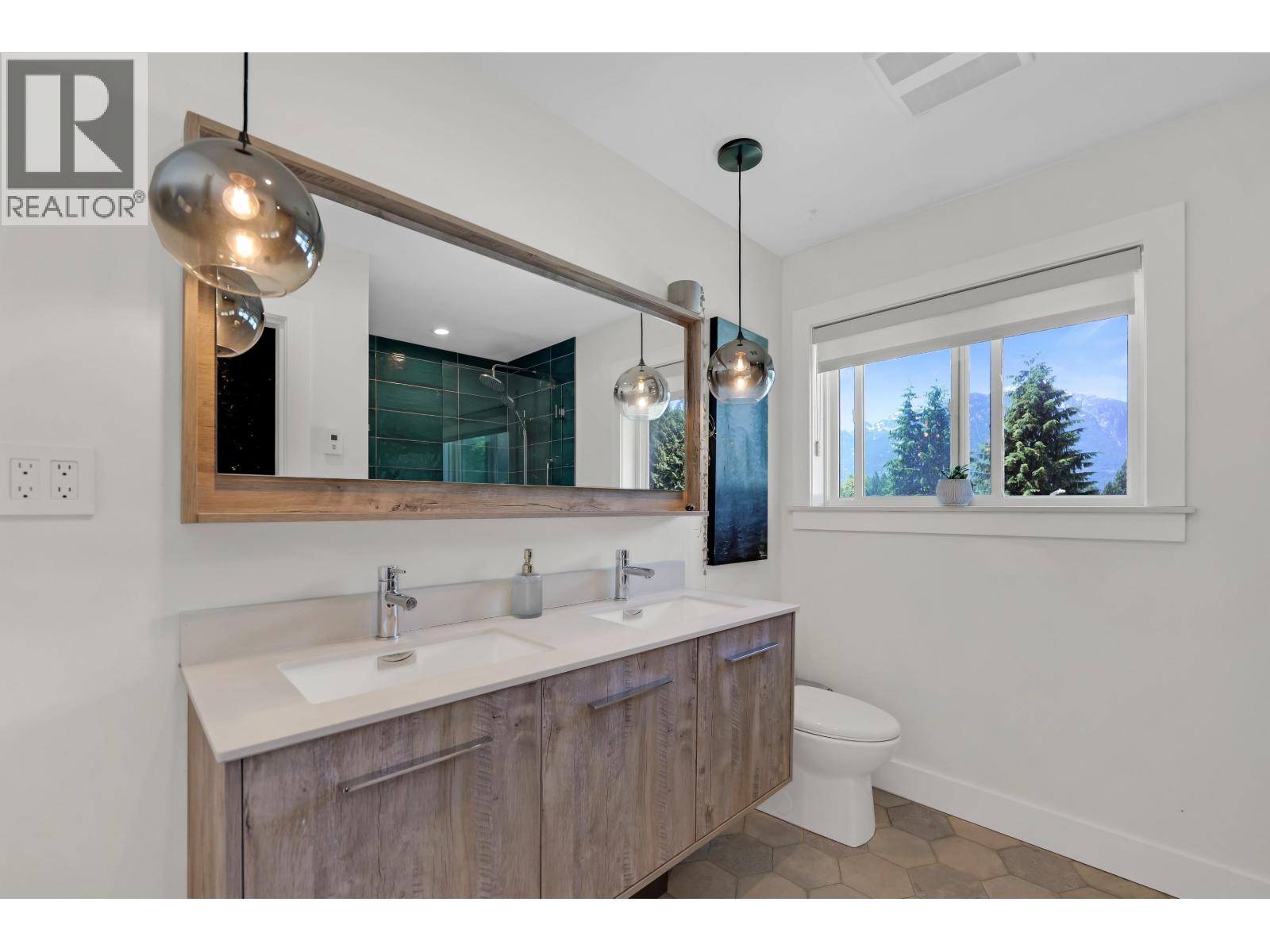 2539 Jura Crescent, Squamish, British Columbia  V0N 1T0 - Photo 5 - R3137656