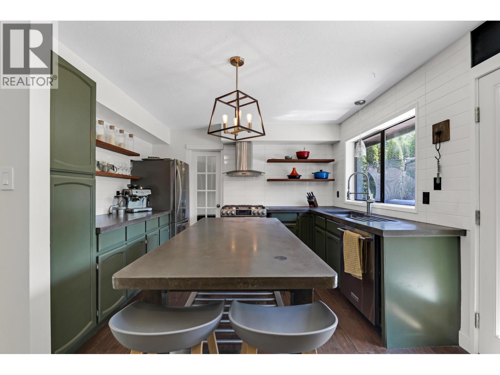 2539 Jura Crescent, Squamish, British Columbia  V0N 1T0 - Photo 2 - R3137656
