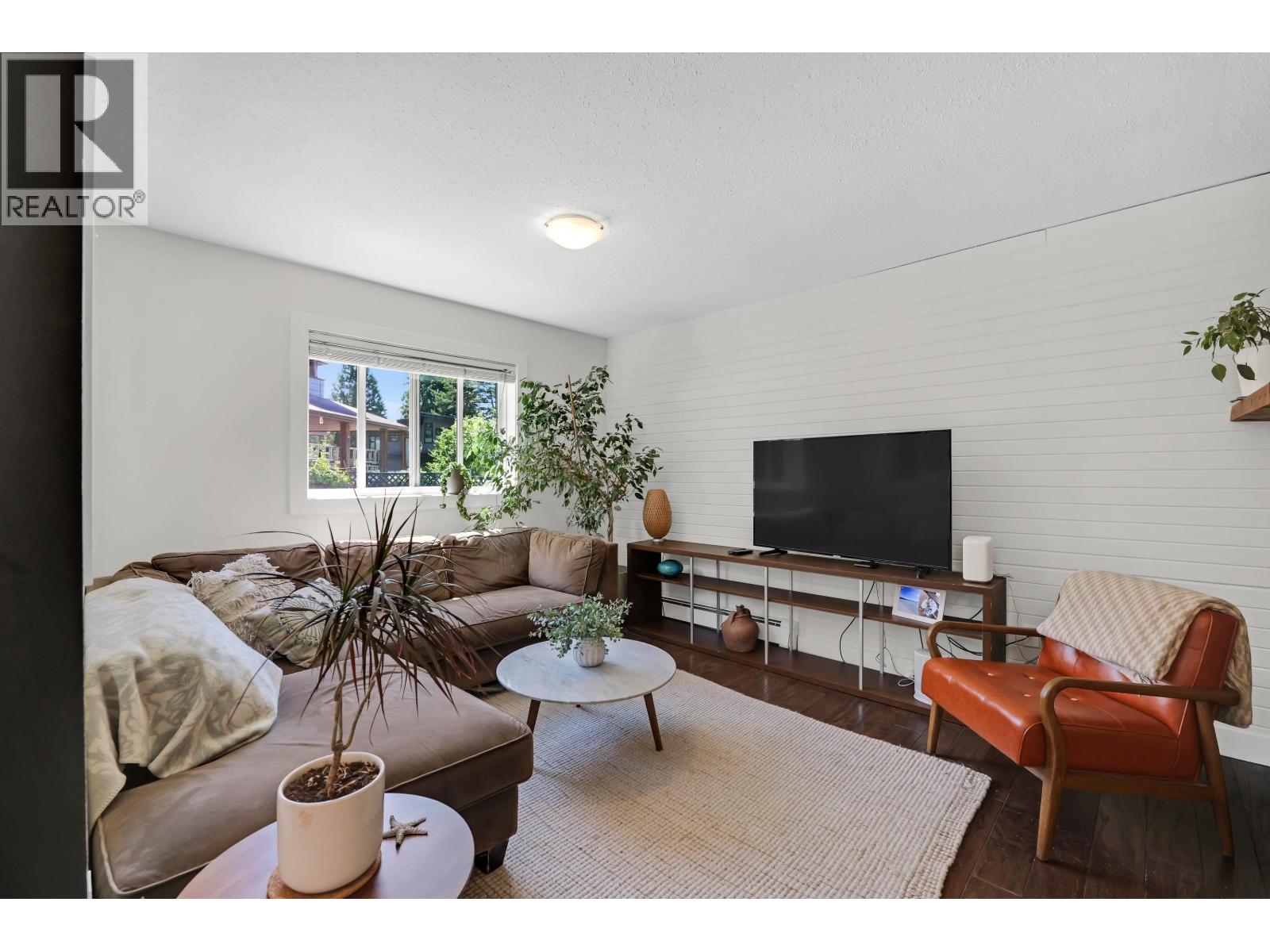 2539 Jura Crescent, Squamish, British Columbia  V0N 1T0 - Photo 3 - R3137656
