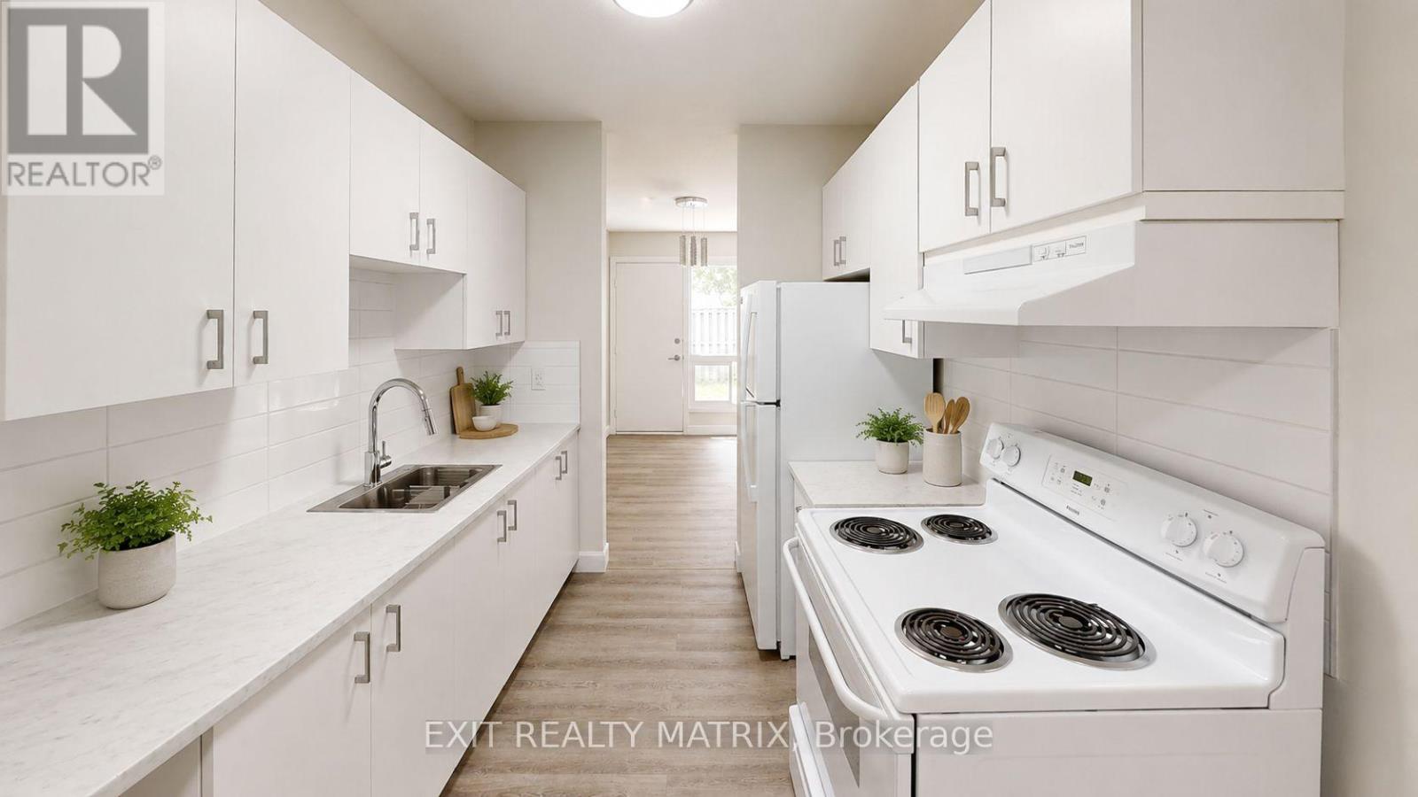 408 Miranda Private, Ottawa, Ontario K1K 3Y2 - Photo 2 - X13475356