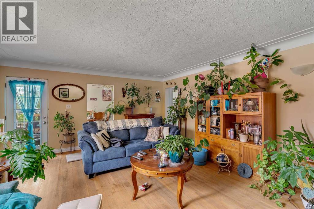 7621 23 Street SE, Calgary, Alberta  T2C 0Y2 - Photo 4 - A2317042