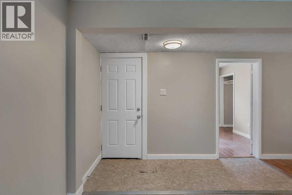 7621 23 Street SE, Calgary, Alberta  T2C 0Y2 - Photo 15 - A2317042