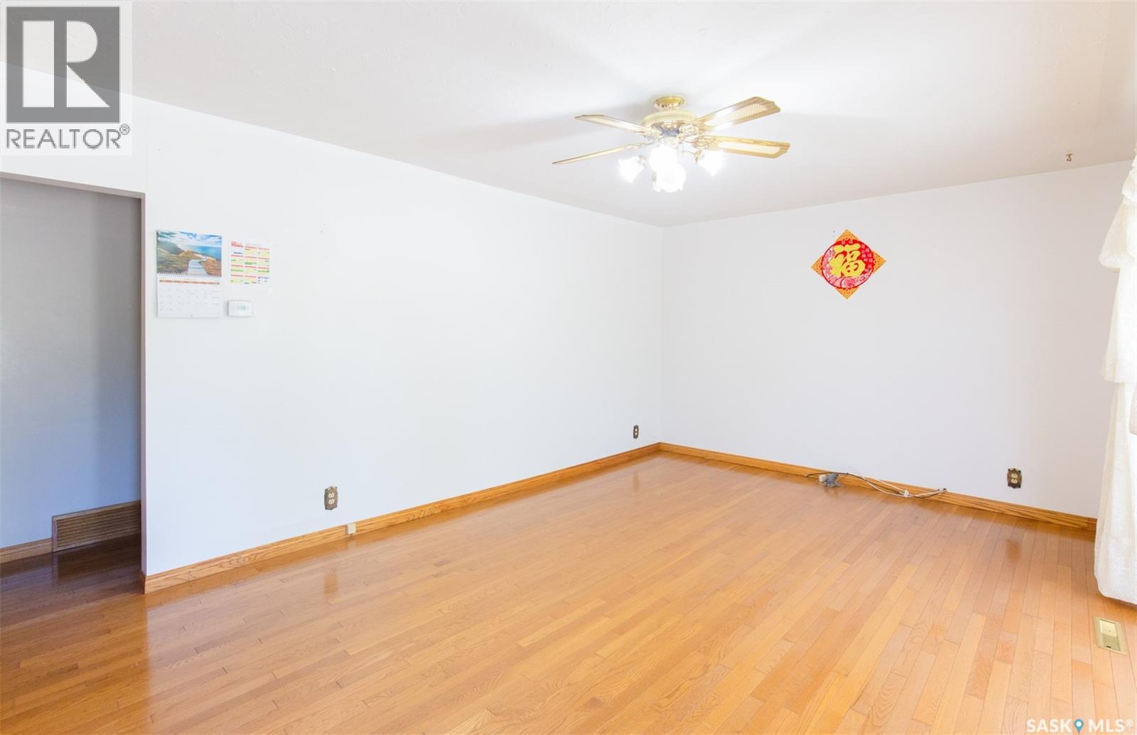 1135 Caribou Street W, Moose Jaw, Saskatchewan  S6H 2L8 - Photo 4 - SK040281