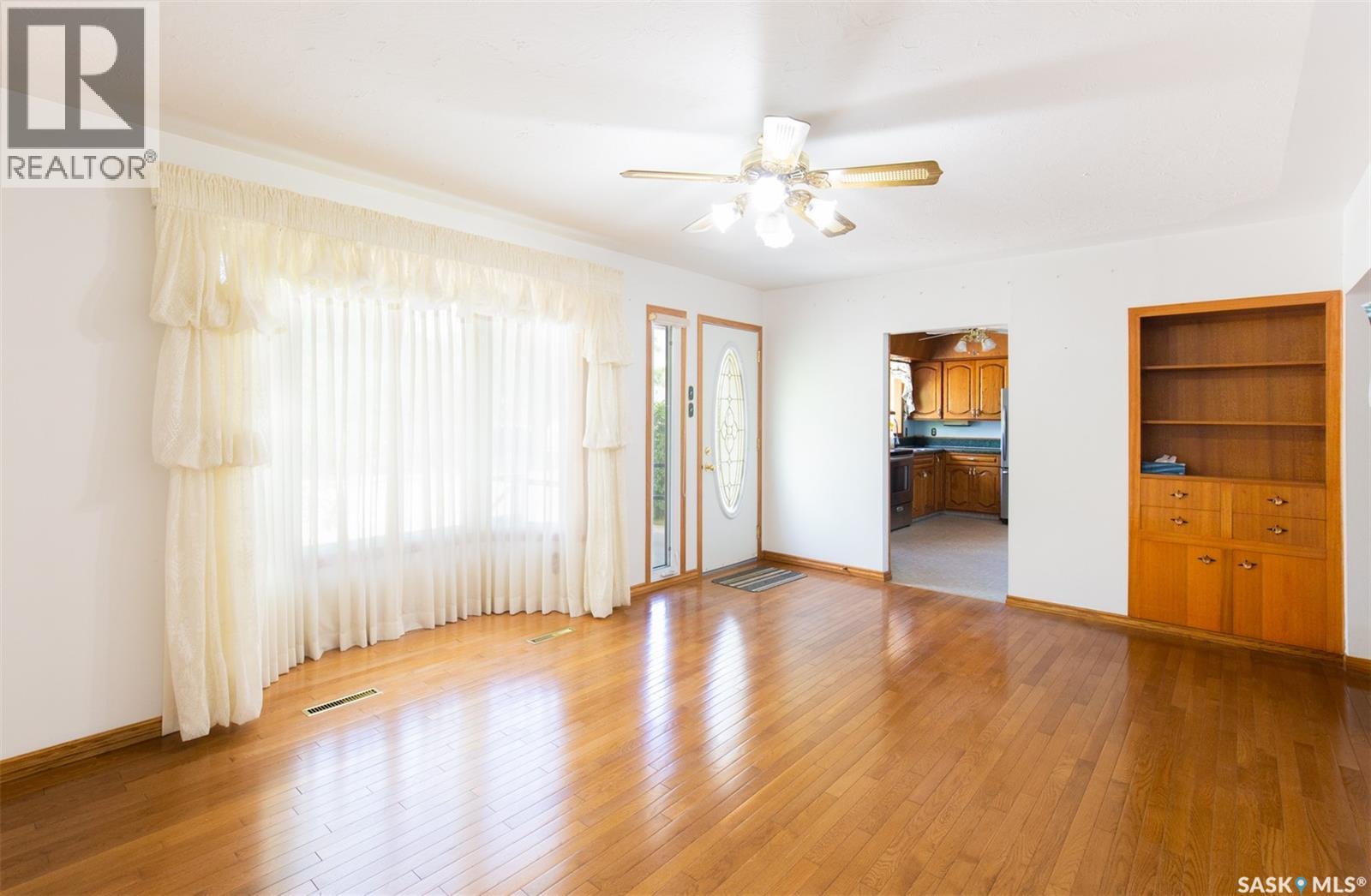 1135 Caribou Street W, Moose Jaw, Saskatchewan  S6H 2L8 - Photo 6 - SK040281