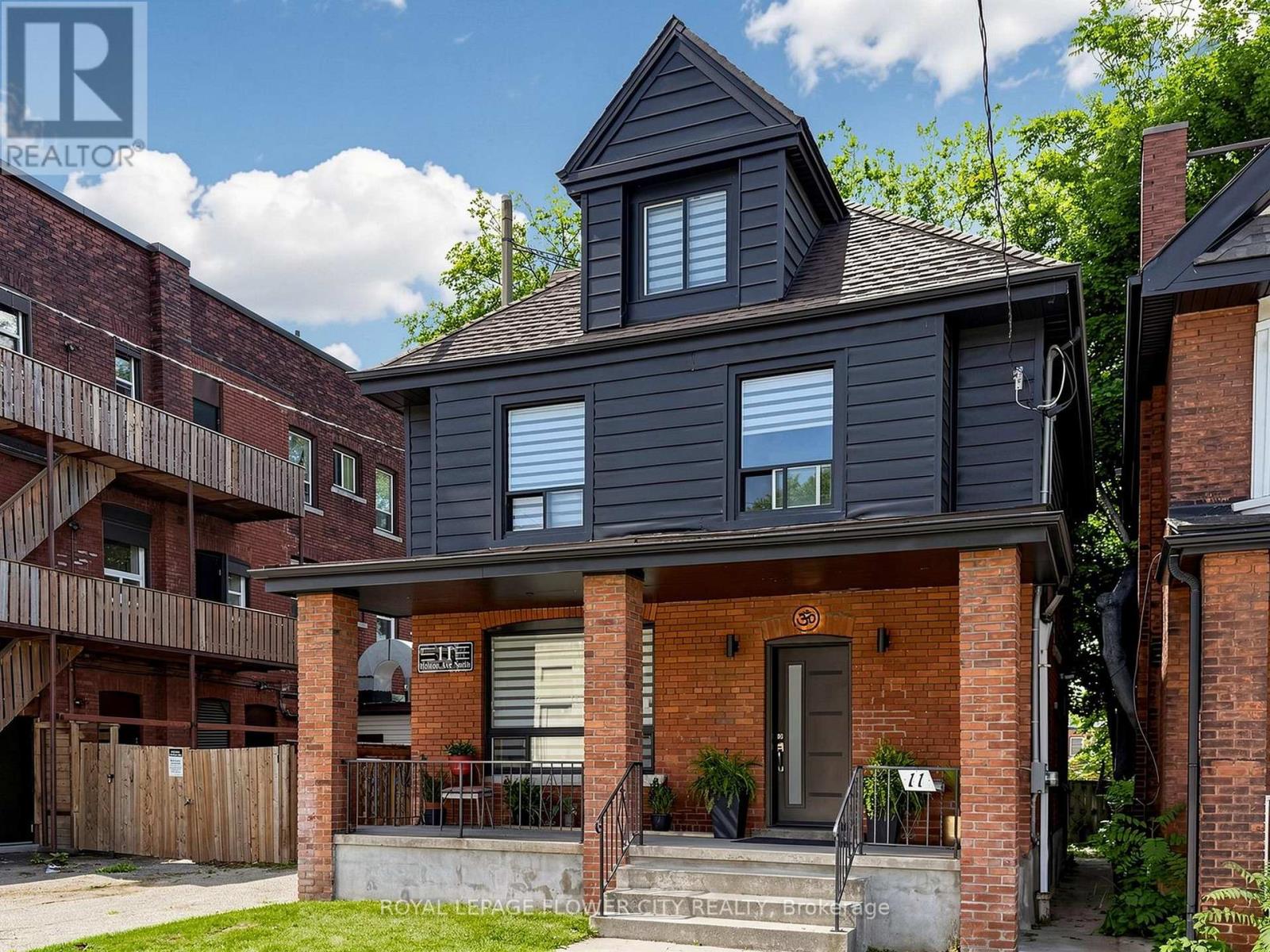 11 Holton Avenue N, Hamilton, Ontario  L8L 6H3 - Photo 3 - X13475376
