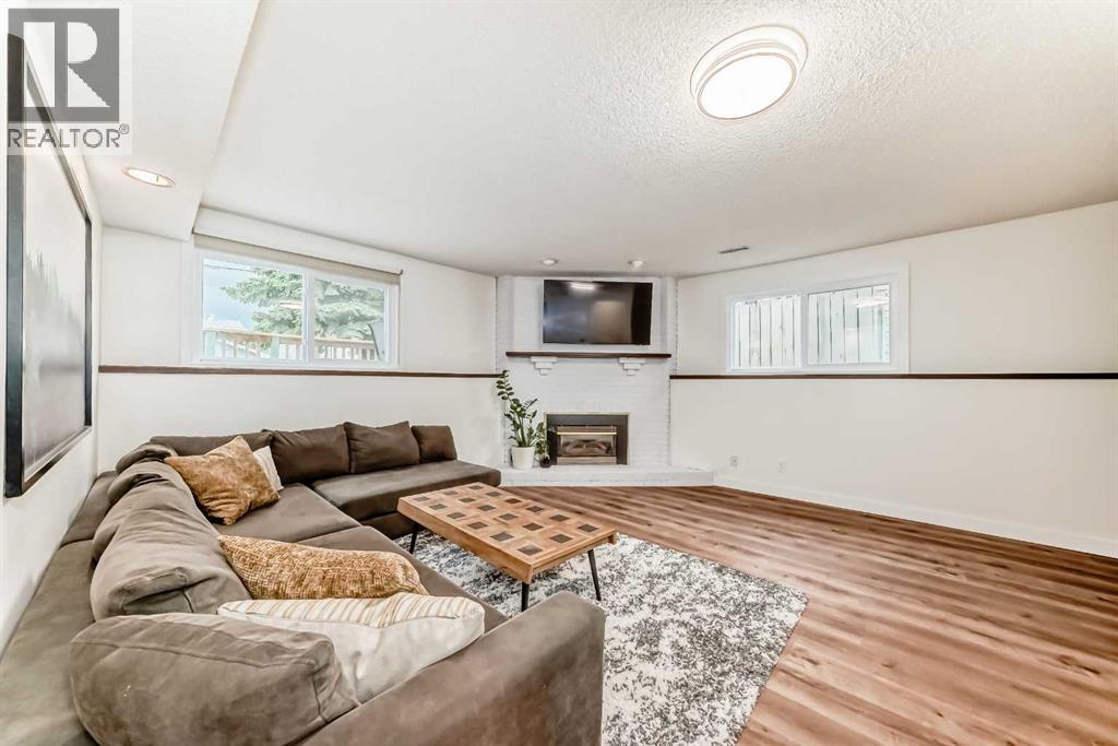 584 Woodhill Place SW, Calgary, Alberta  T2W 3L5 - Photo 20 - A2320553