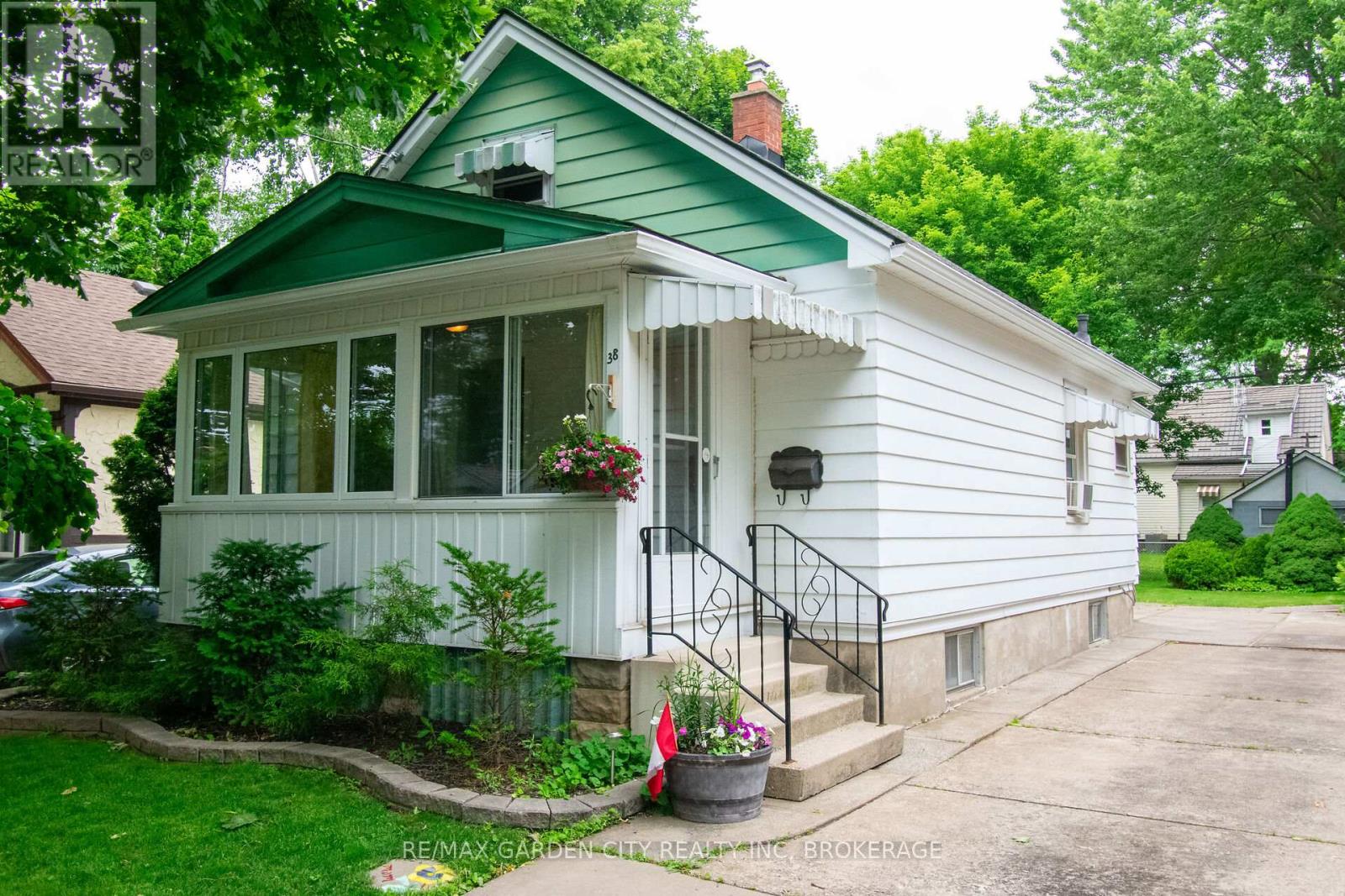 38 MILDRED AVENUE, St. Catharines, Ontario
