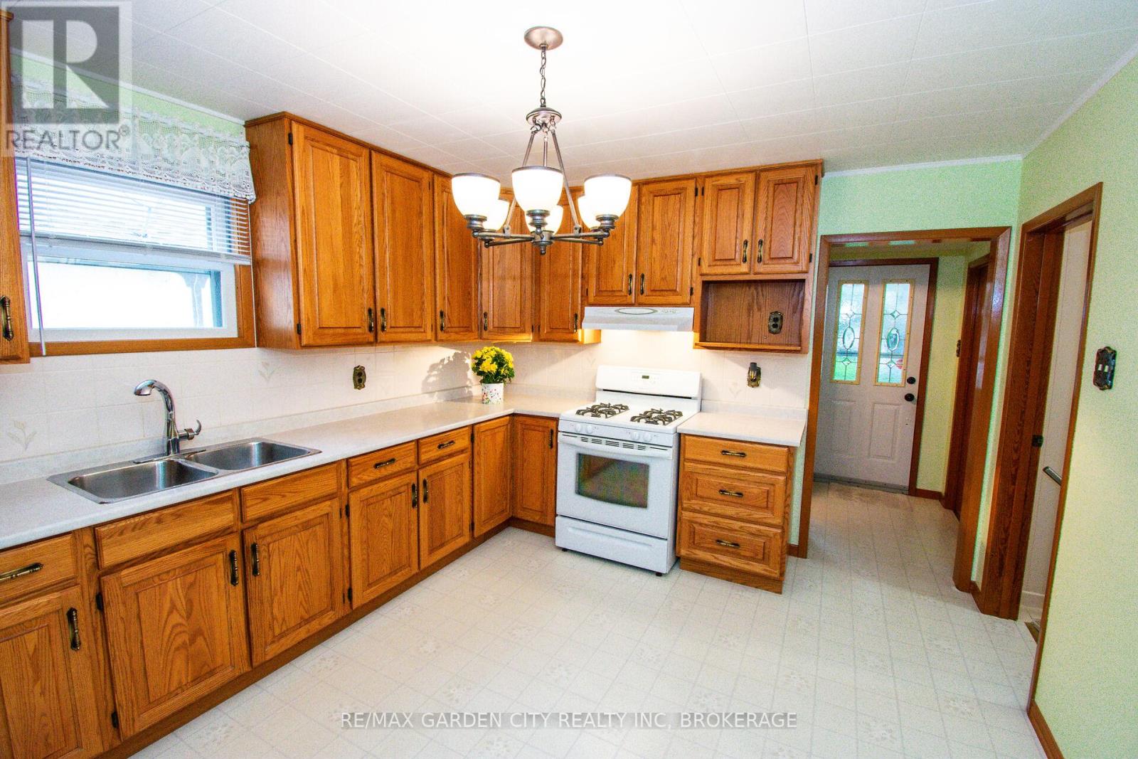 38 Mildred Avenue, St. Catharines, Ontario  L2R 6J1 - Photo 14 - X13475530