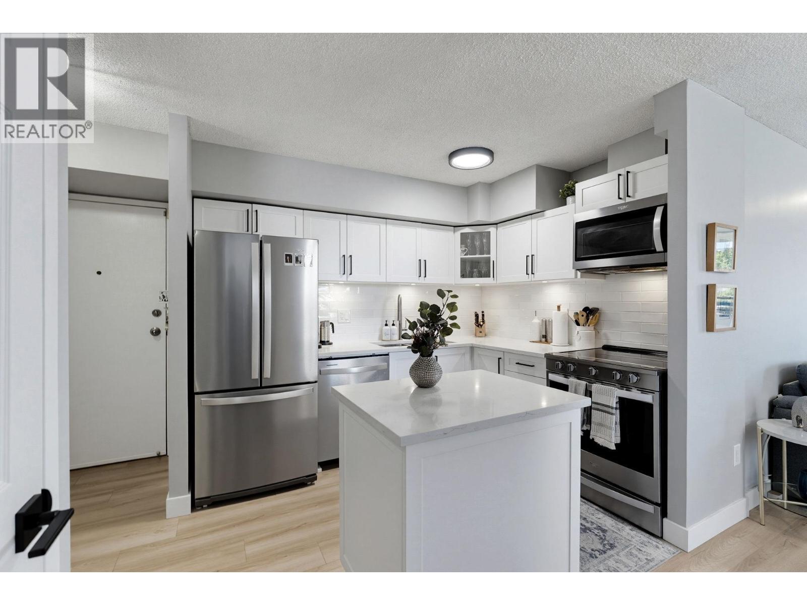 302 3737 Bartlett Court, Burnaby, British Columbia  V3J 7E3 - Photo 10 - R3138332