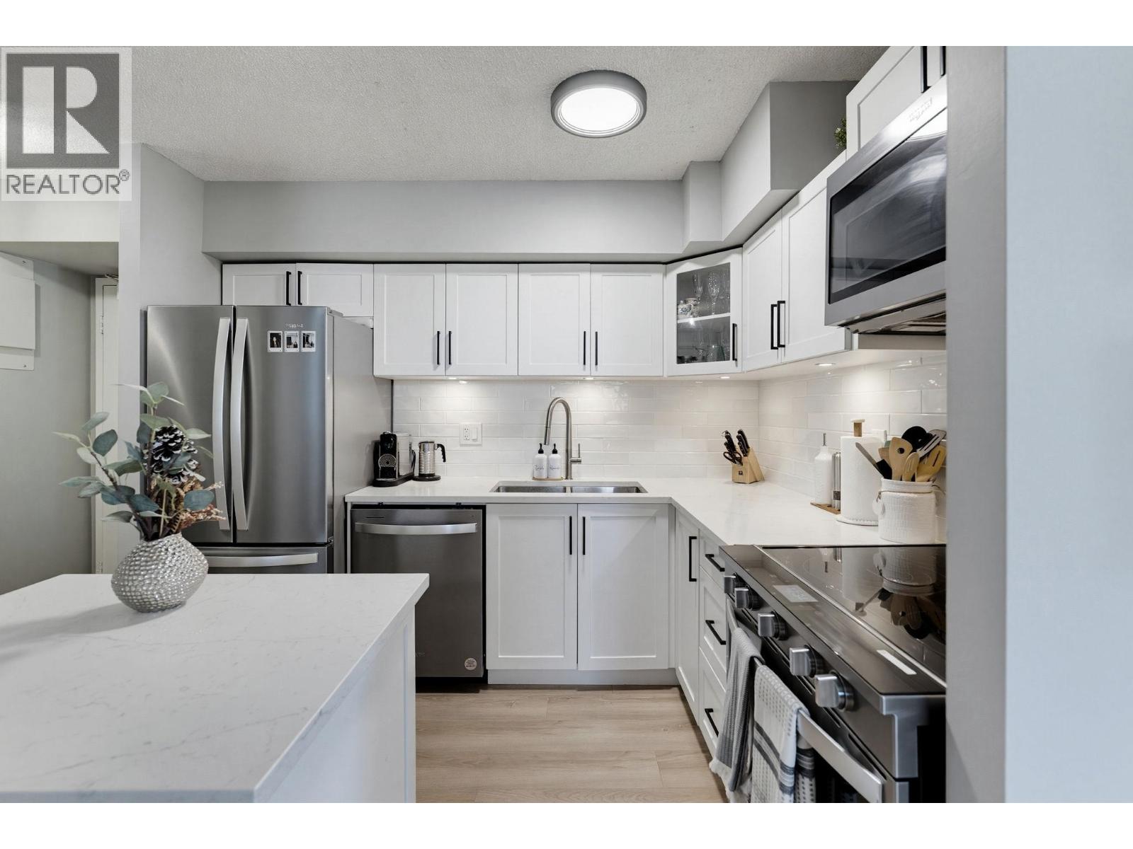 302 3737 Bartlett Court, Burnaby, British Columbia  V3J 7E3 - Photo 11 - R3138332