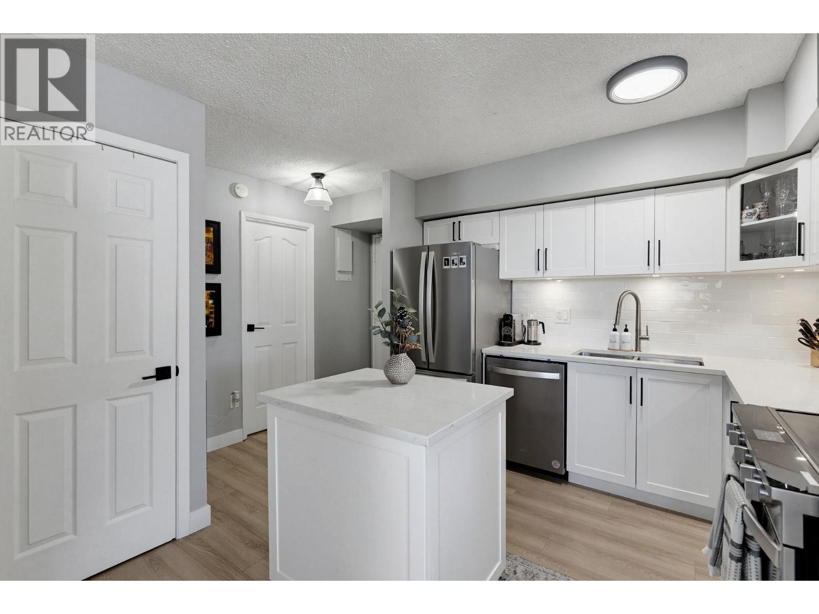 302 3737 Bartlett Court, Burnaby, British Columbia  V3J 7E3 - Photo 12 - R3138332