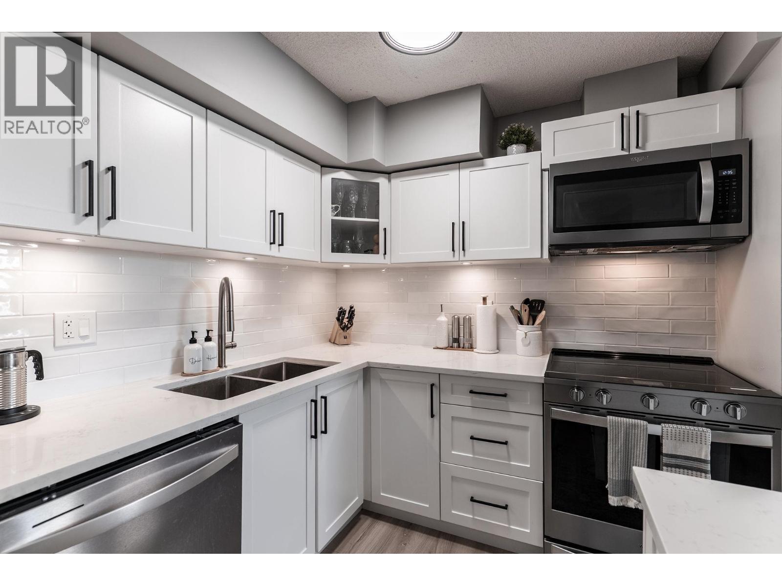302 3737 Bartlett Court, Burnaby, British Columbia  V3J 7E3 - Photo 13 - R3138332