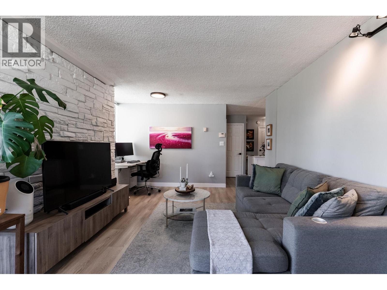302 3737 Bartlett Court, Burnaby, British Columbia  V3J 7E3 - Photo 7 - R3138332