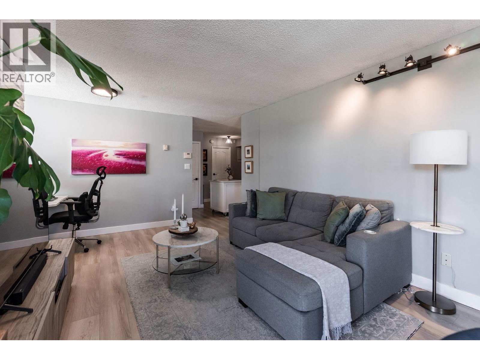 302 3737 Bartlett Court, Burnaby, British Columbia  V3J 7E3 - Photo 8 - R3138332